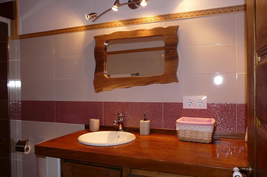 Apartamentos La Condesa Valmeo الغرفة الصورة