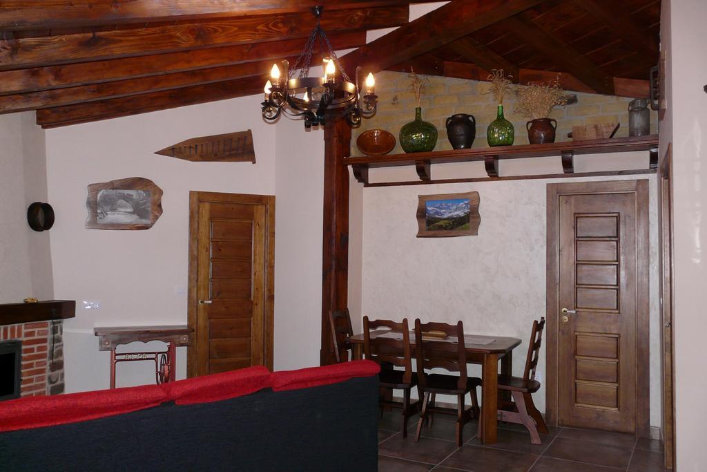 Apartamentos La Condesa Valmeo الغرفة الصورة